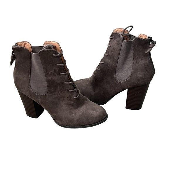 CP Tauper Taupe Lace Up Back Zipper Block Heel Ankle Boots Size 8 1/2 Women's - Picture 1 of 9